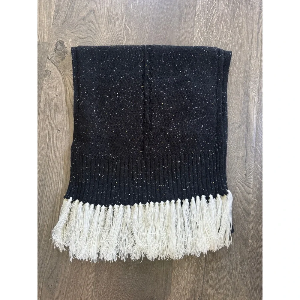 Knit Cotton Scarf OS Black White Speckled Fringe Soft Winter Holiday Excellent